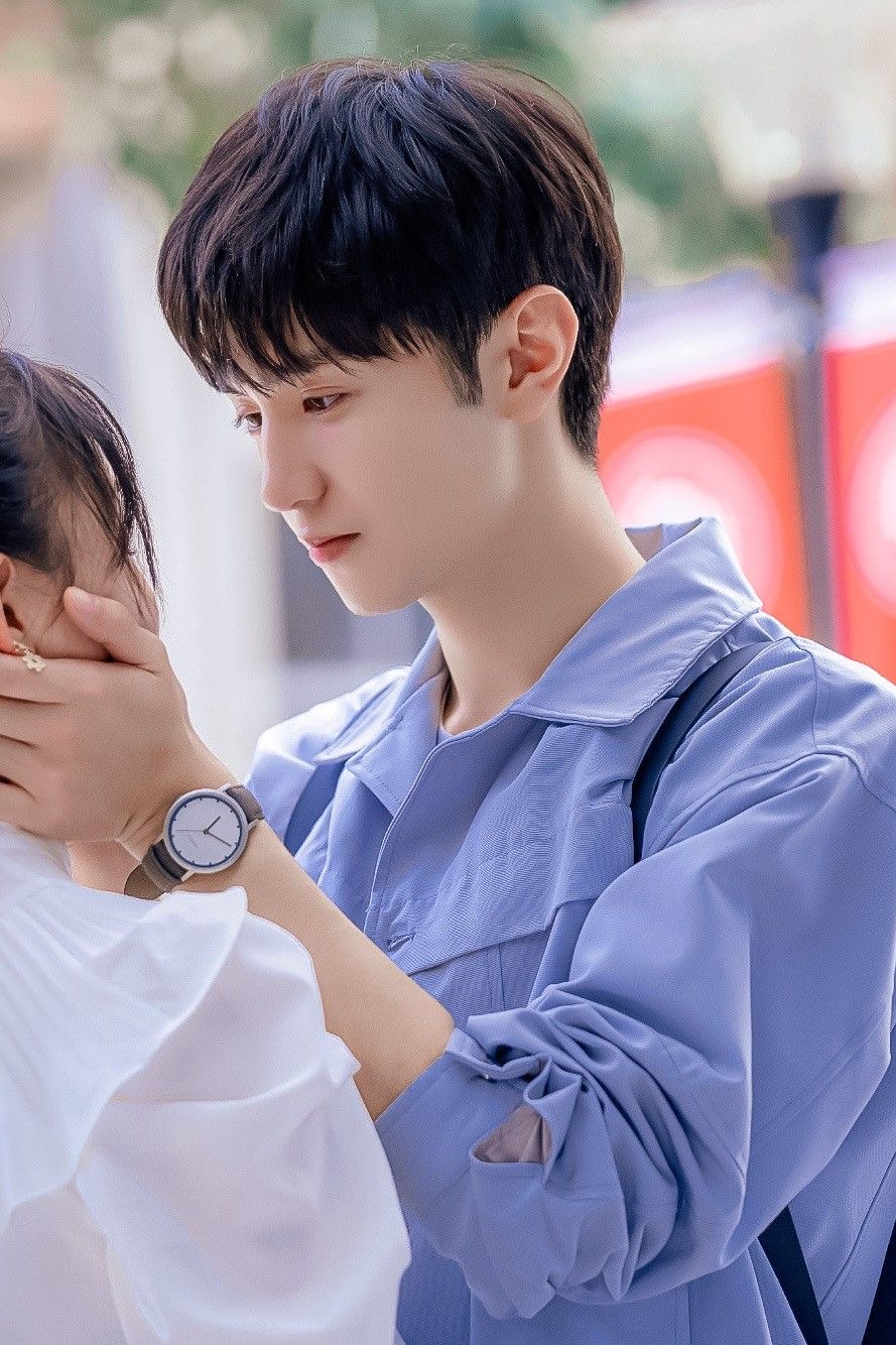 Tôi Bắt Gặp Chồng Tôi Và Đàn Em Hôn Nhau