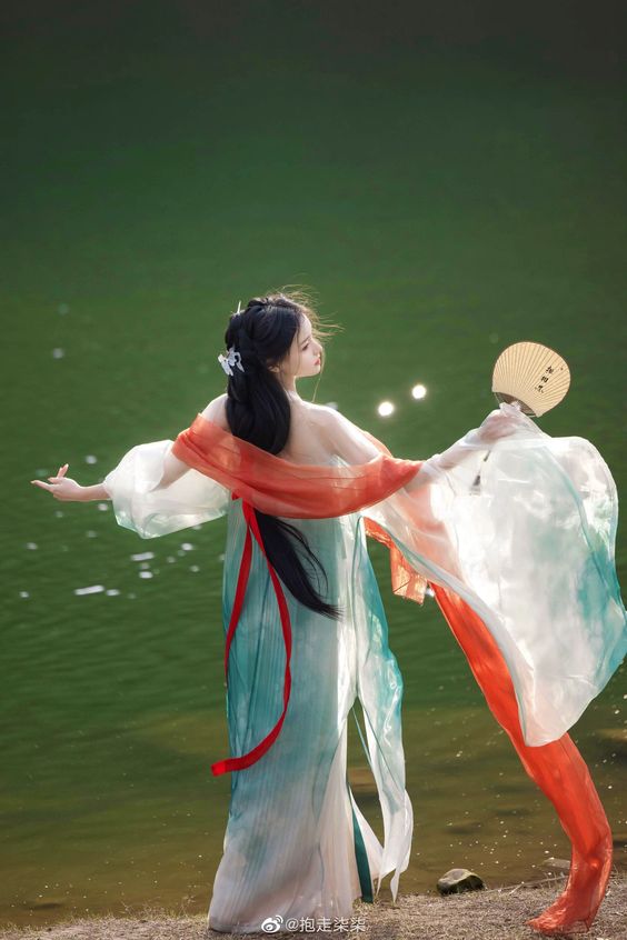 TÌNH CẢM VỚI TA CHỈ LÀ PHÙ DU