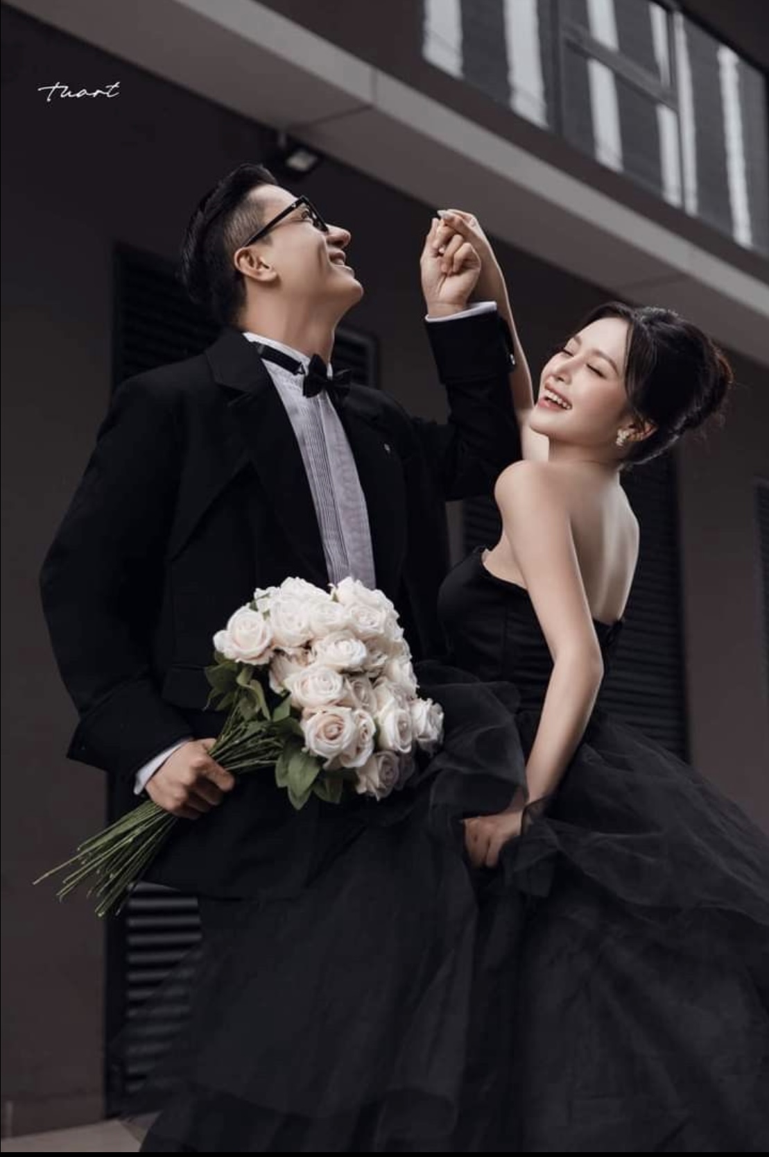 NGƯỜI MẶC VÁY CƯỚI LẠI KHÔNG PHẢI TÔI