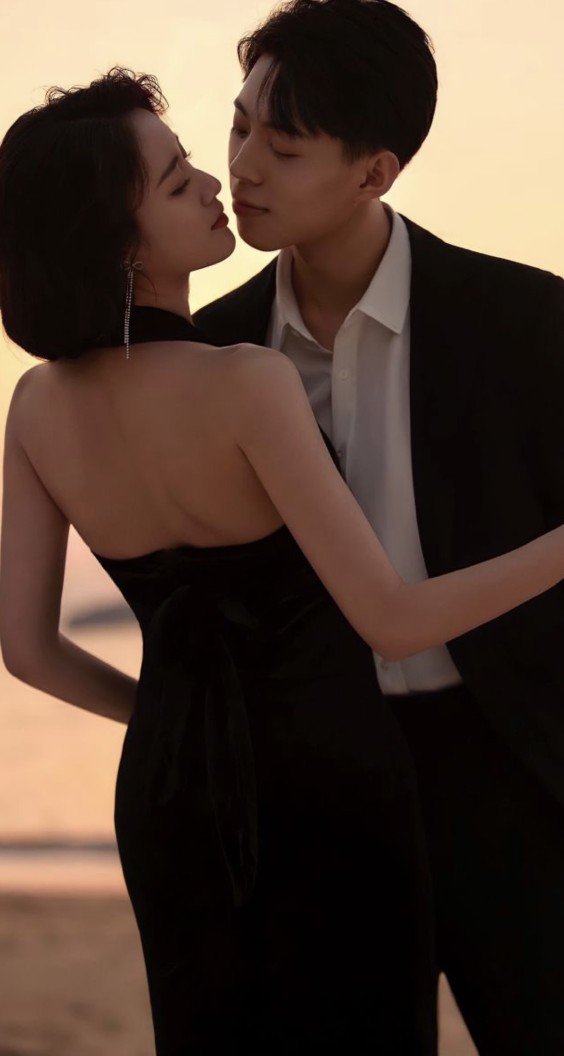 BUÔNG TAY MỐI TÌNH ĐEN TỐI