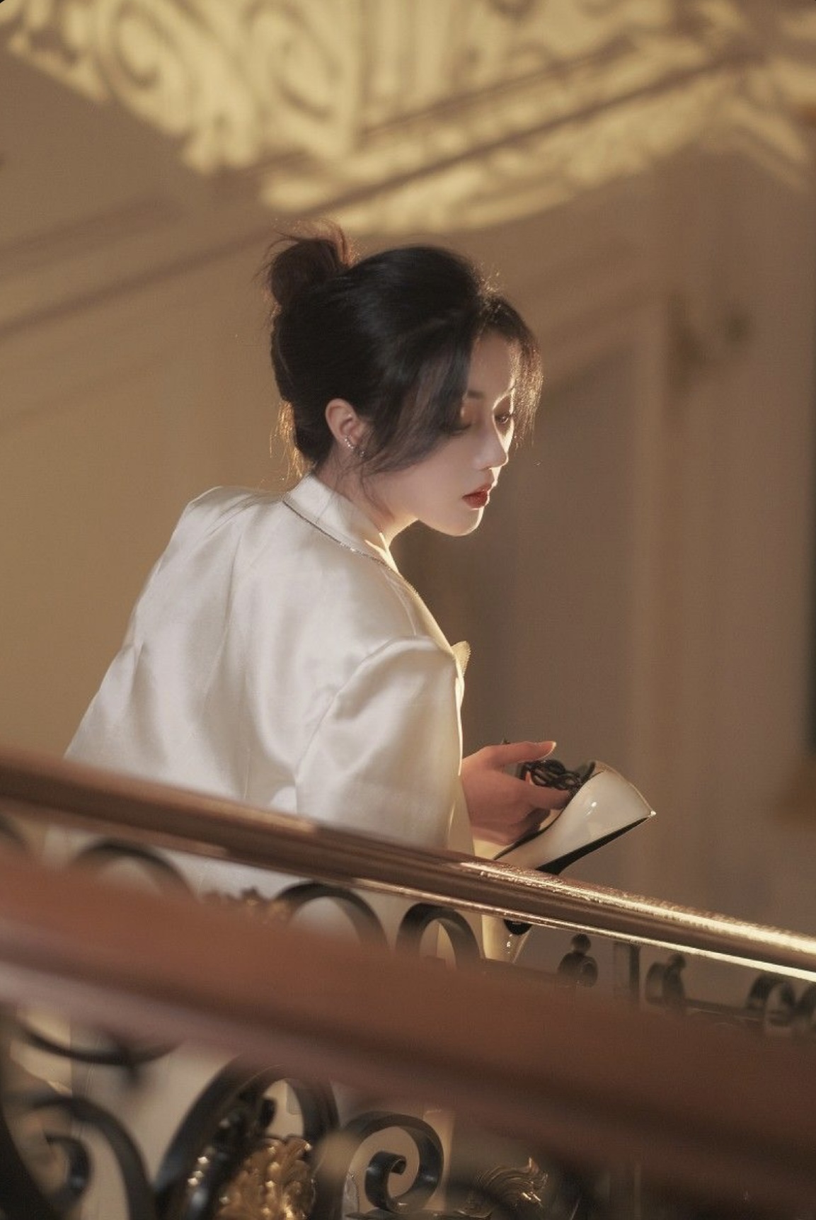 MƯỢN CỚ SINH CON ĐỂ NGOẠI TÌNH