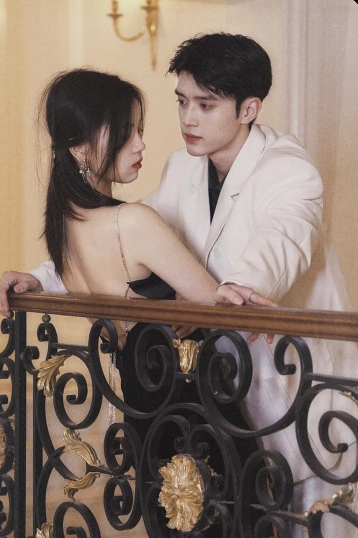 TÔI VÀ ANH CÙNG NGOẠI TÌNH