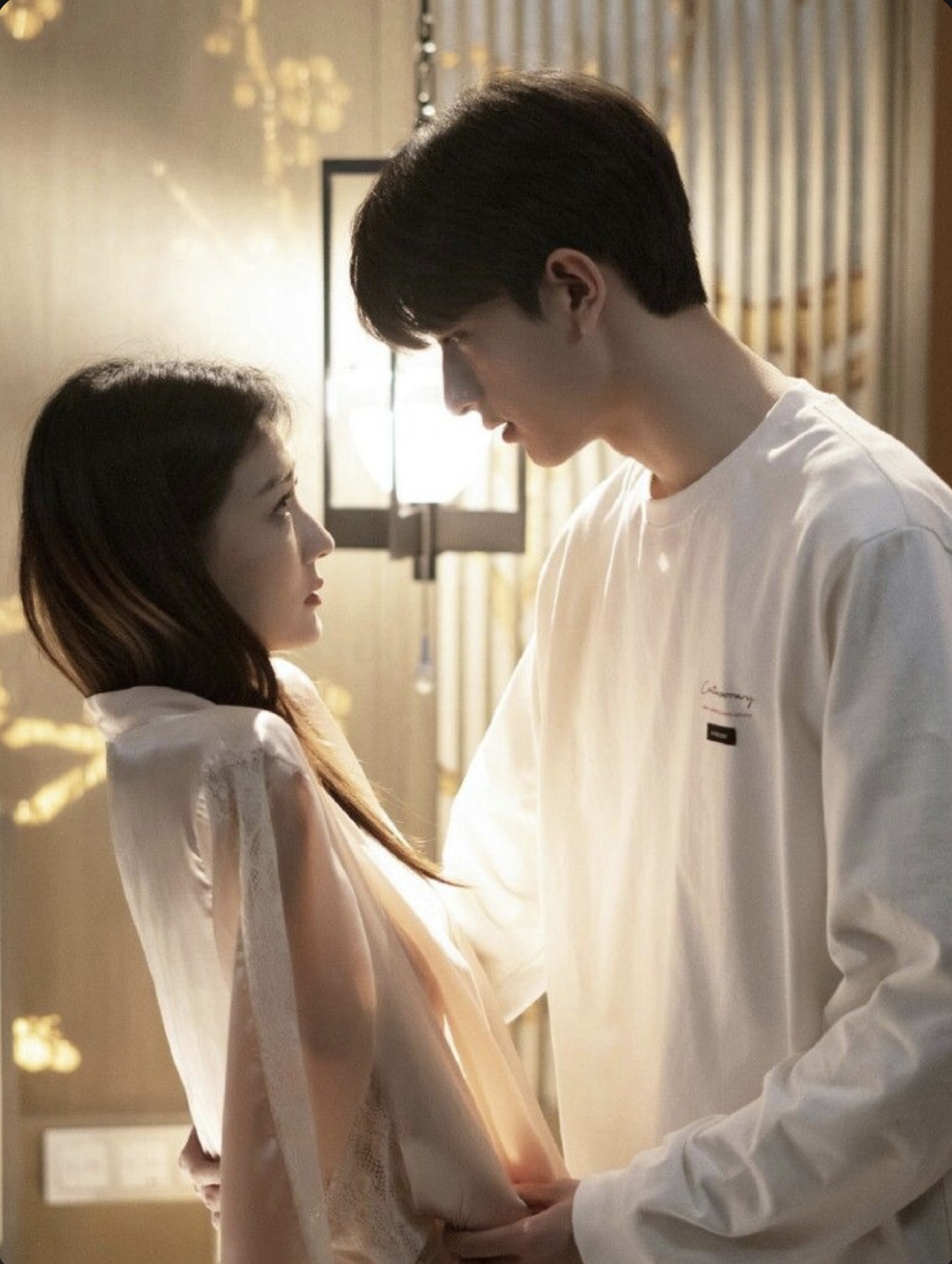 ẢNH ĐẾ CÔNG KHAI THEO ĐUỔI TÔI