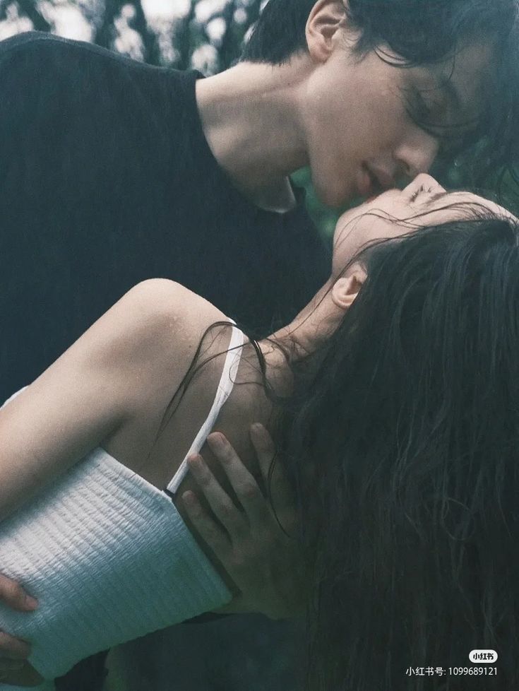 CÁCH BIỆT NHÂN GIAN