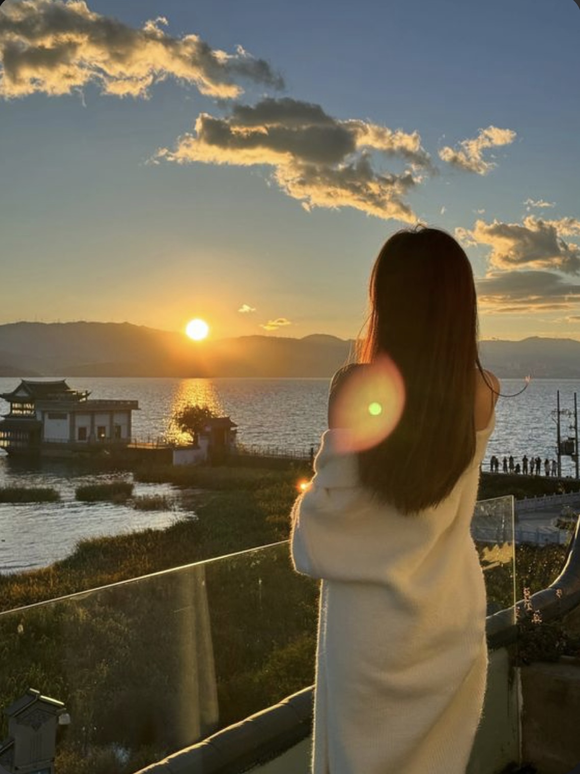 LỆ RƠI TRÊN CÁNH HOA TÀN