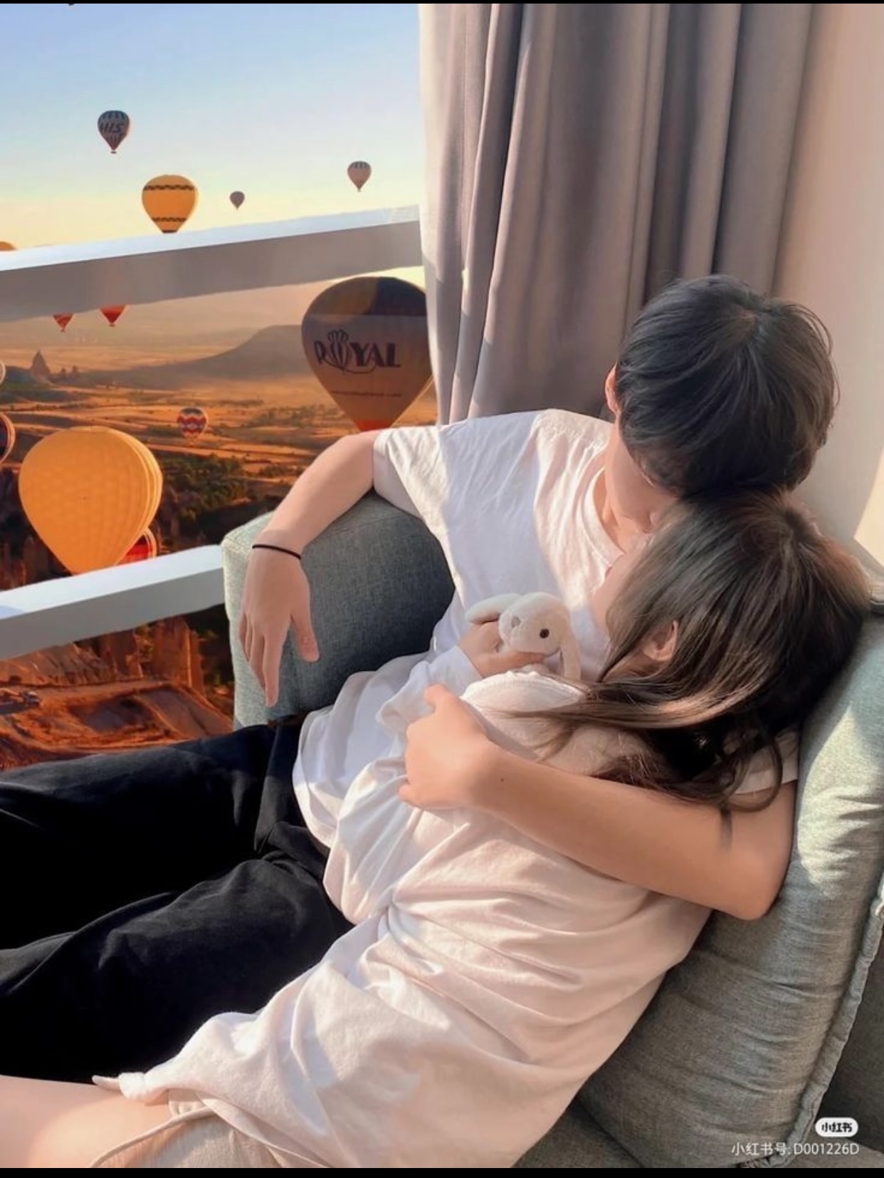 TÌNH YÊU KÉO DÀI THEO NĂM THÁNG