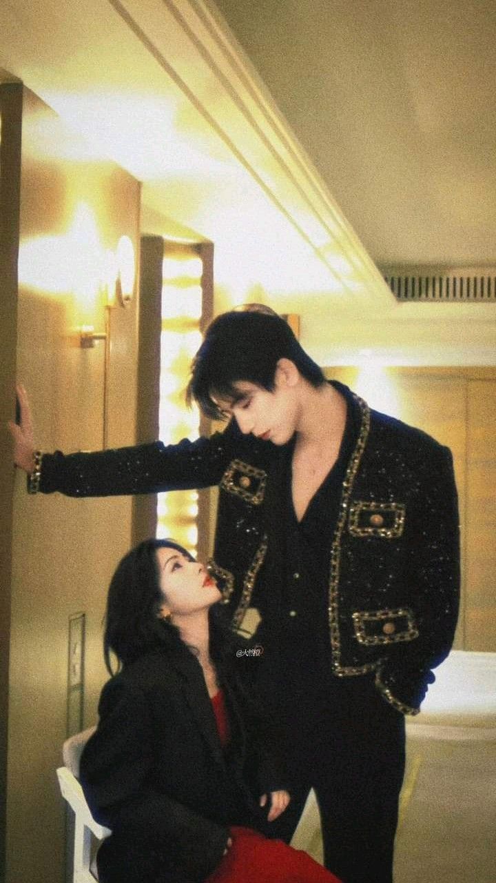 NGƯỜI LUÔN ĐỨNG PHÍA SAU EM