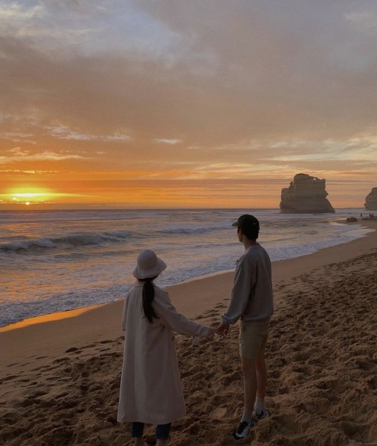 HẠNH PHÚC CHỜ TÔI PHÍA TRƯỚC