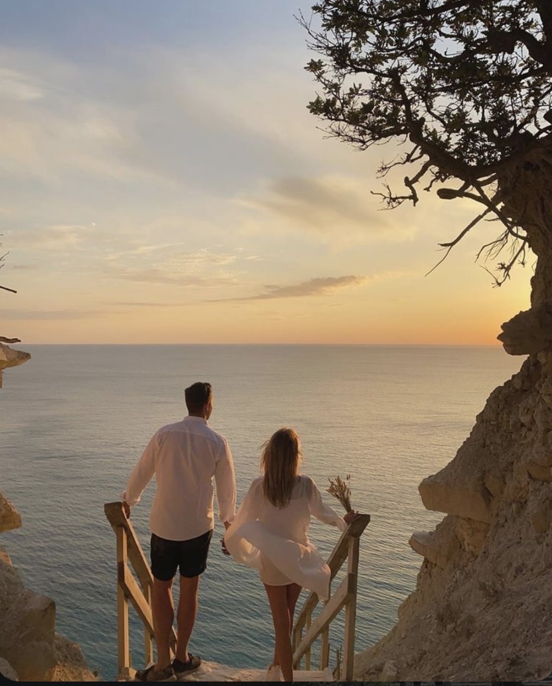 BA MƯƠI NĂM LỪA DỐI