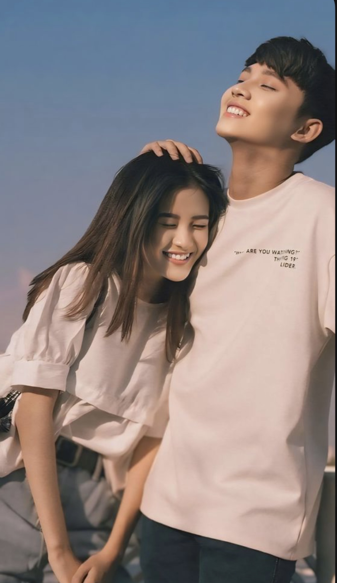 NỤ CƯỜI HẠNH PHÚC