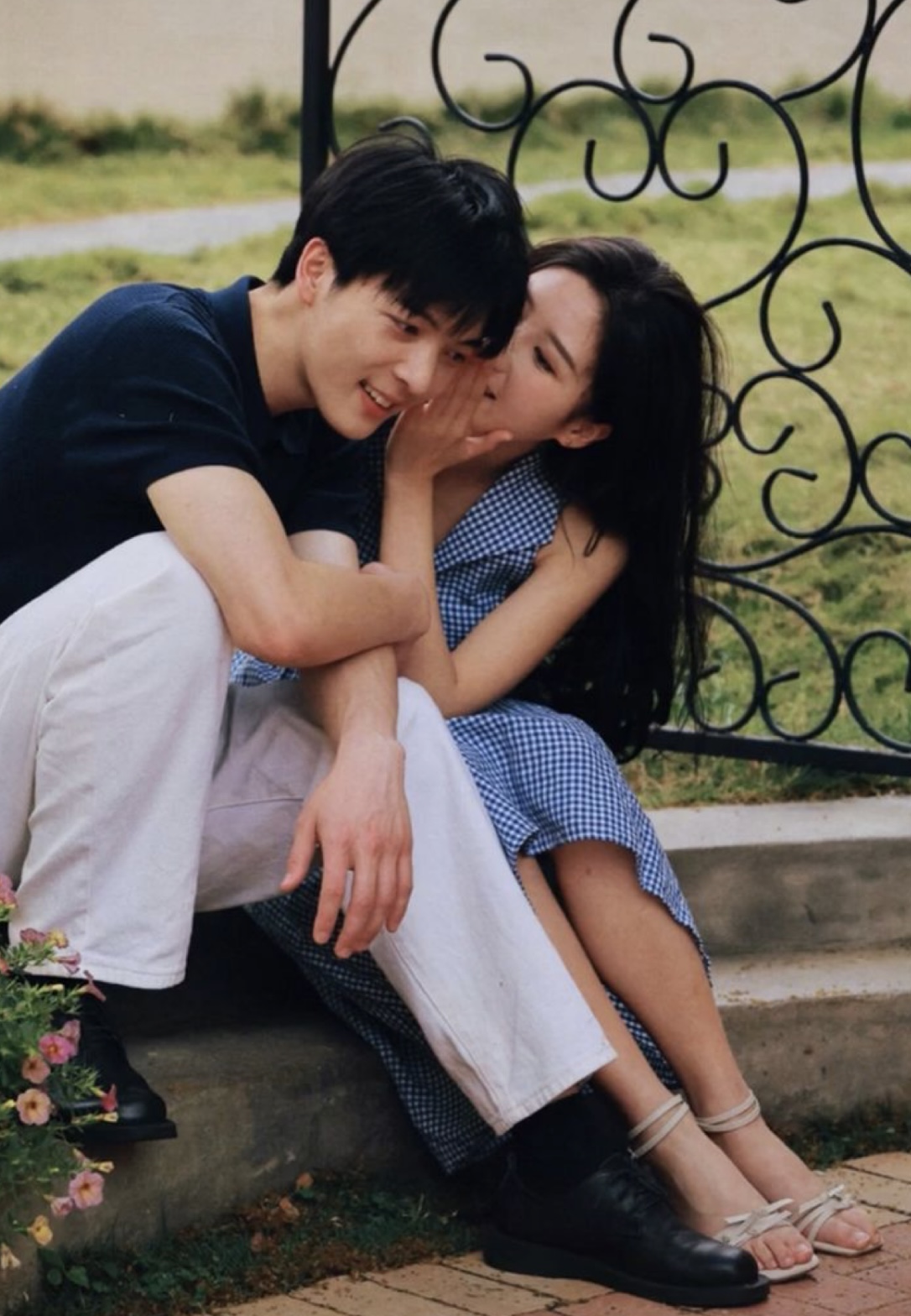 NÍU GIỮ KHÔNG BUÔNG