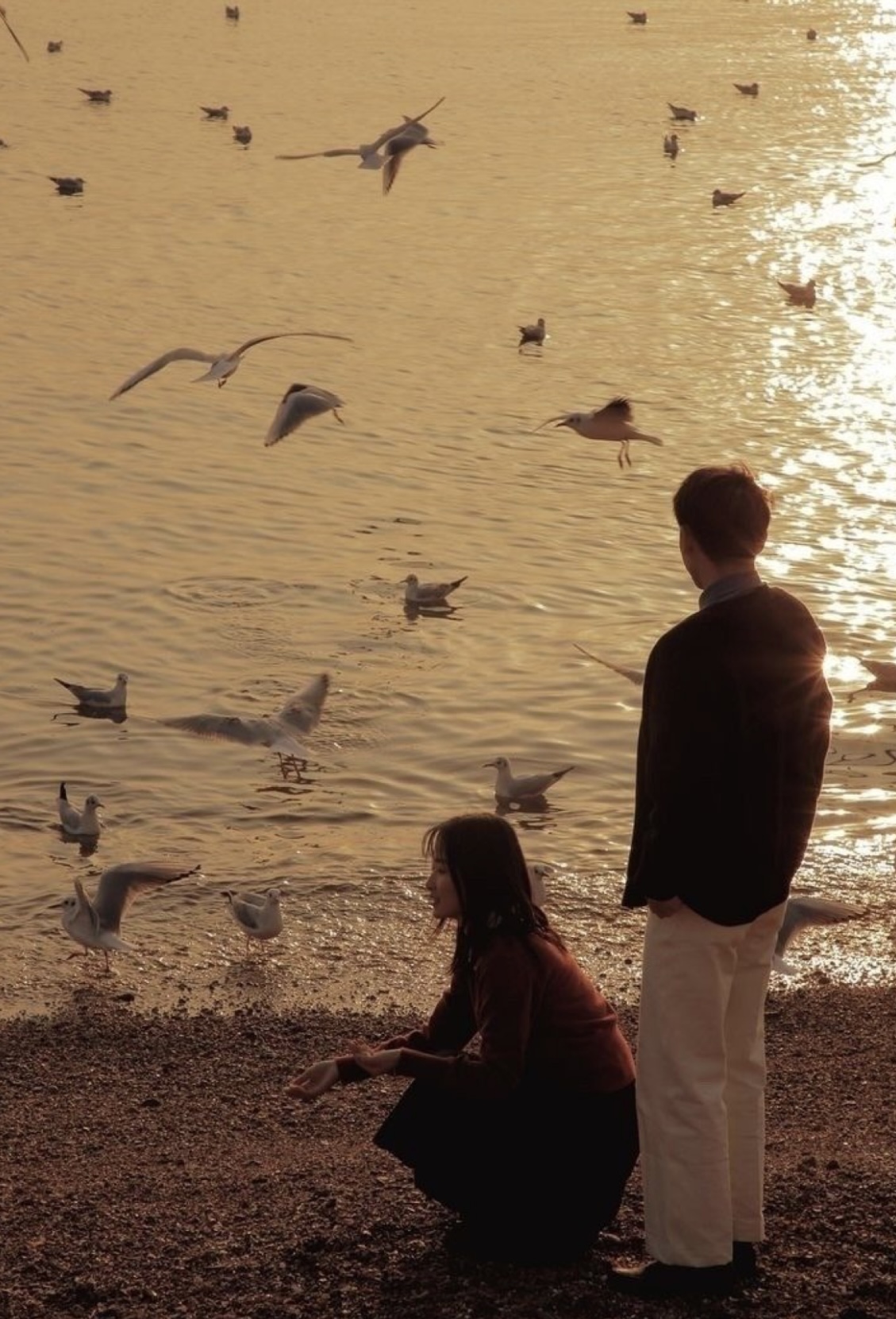 LỜI THÌ THẦM TRONG CHIẾC HỘP THỜI GIAN