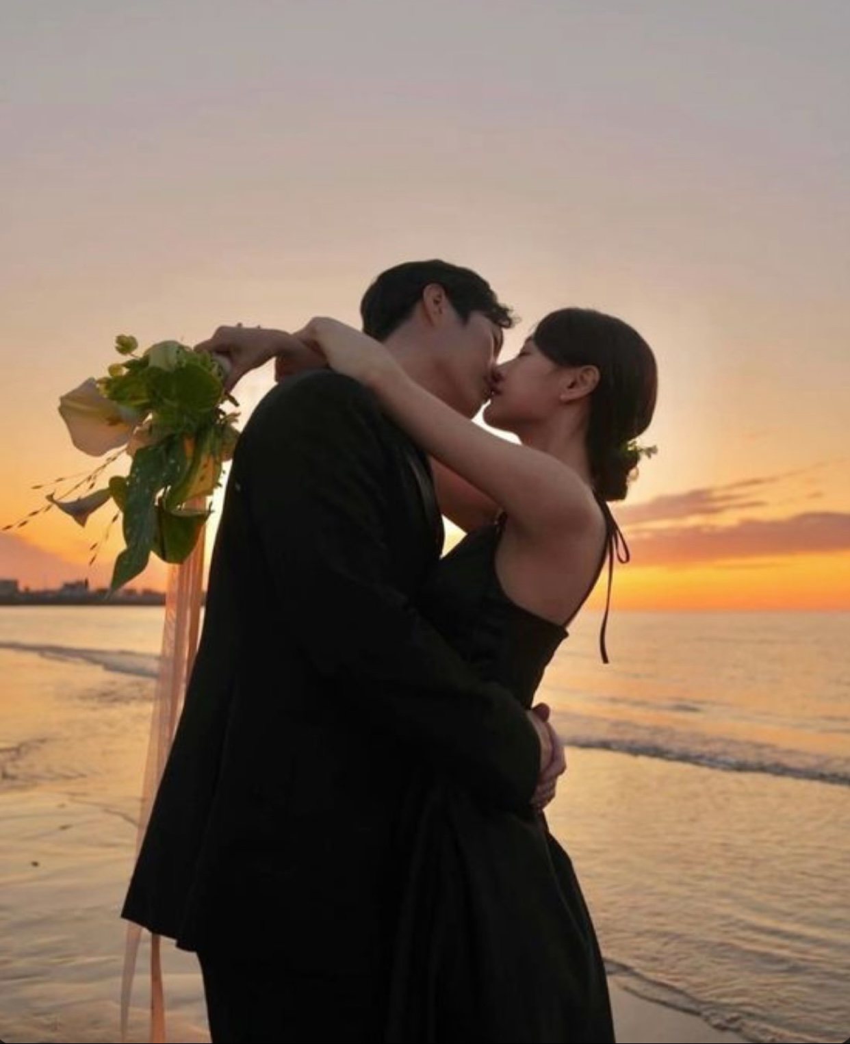 KHÔNG CÓ TÌNH YÊU NÀO LÀ TRỌN VẸN