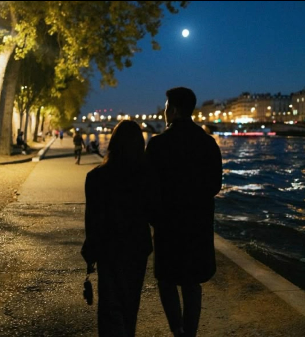 BÍ ẨN CHIẾC VÒNG BẠC