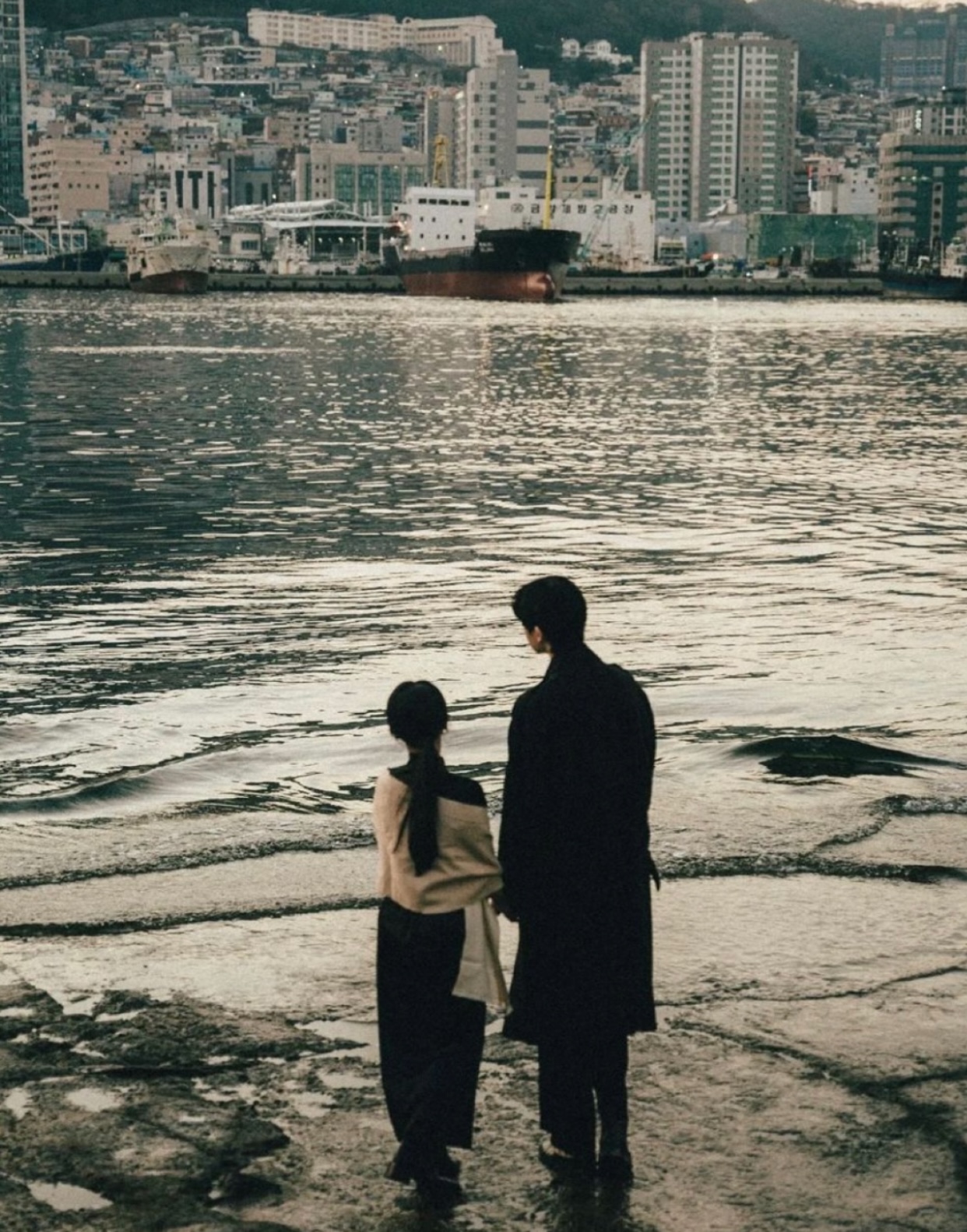 SỰ NHẪN NẠI CỦA TÌNH YÊU