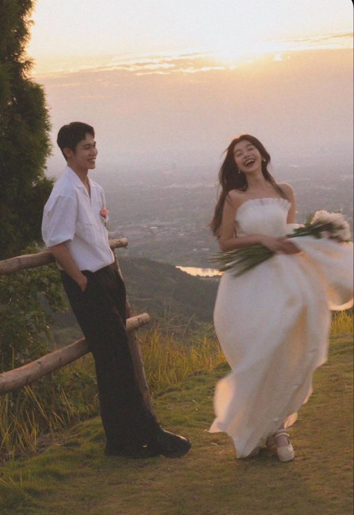 NĂM MƯƠI VẠN TÌNH YÊU