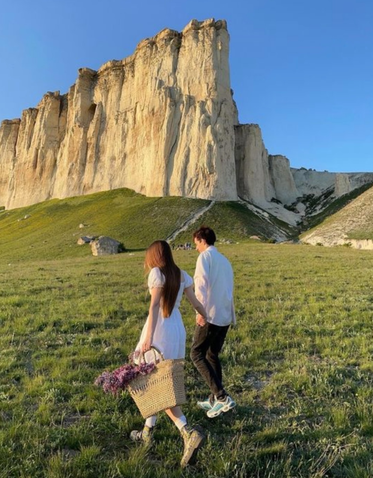 CHÂN THÀNH VÀ GIẢ DỐI