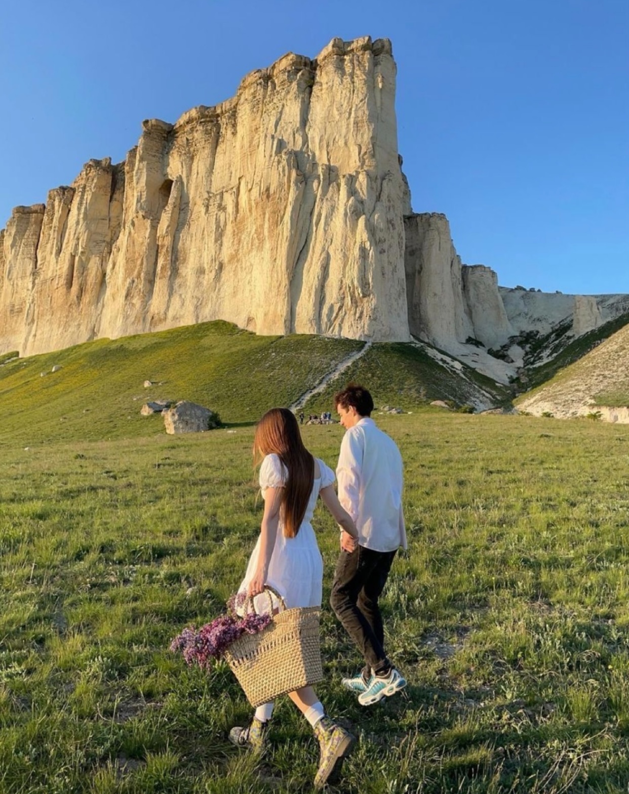 NGÔI SAO SÁNG VƯƠN XA TRÊN BẦU TRỜI