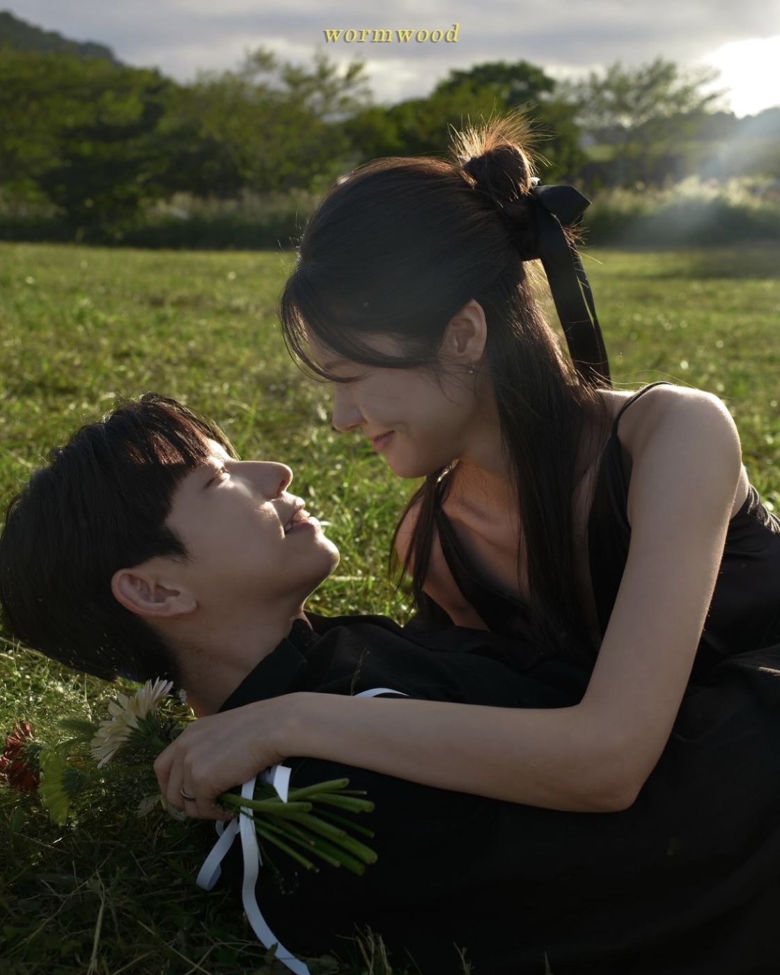 MANG SỔ ĐỎ TỚI CẦU HÔN EM