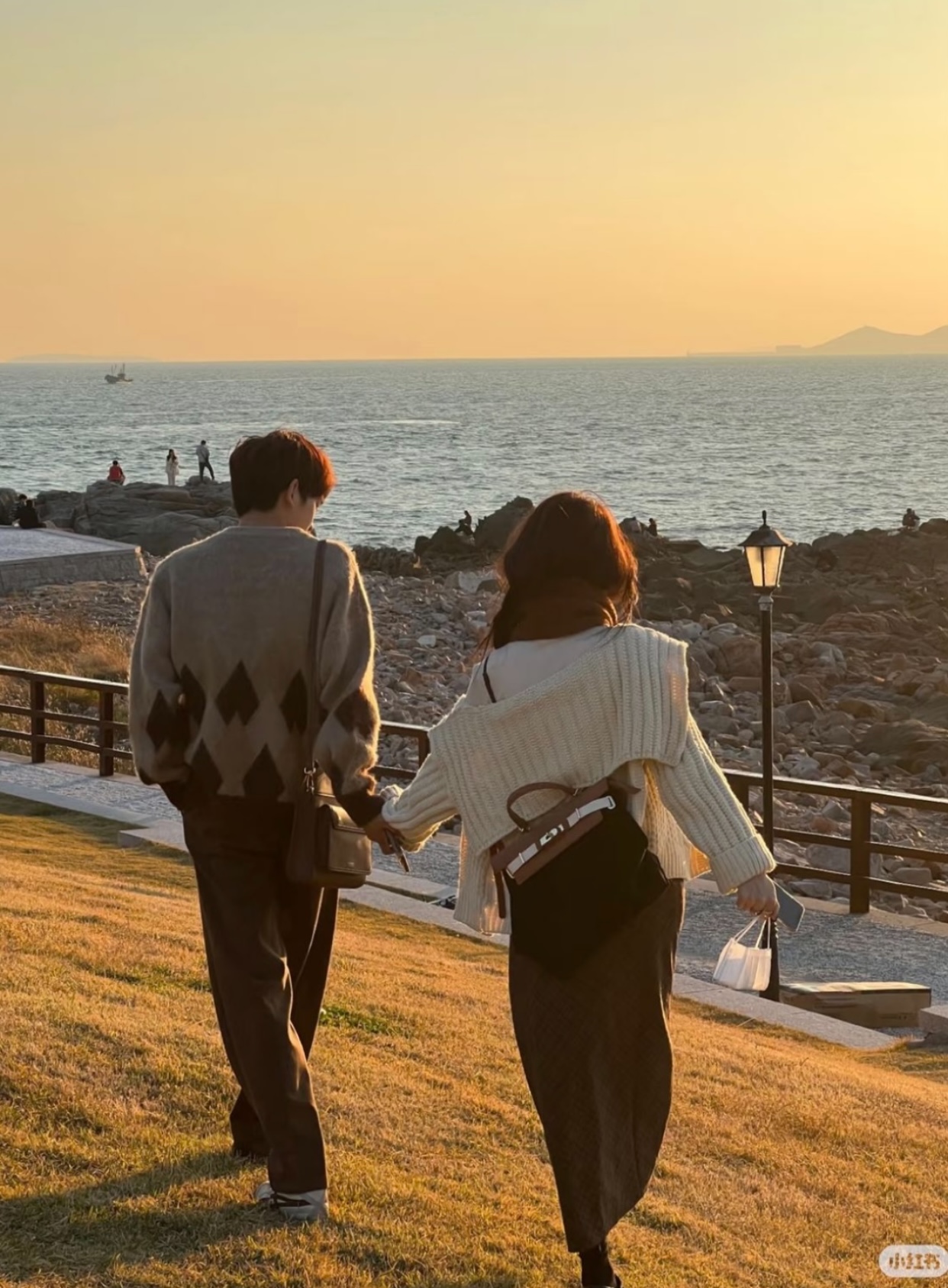 RỜI XA CỐ CẨN NIÊN