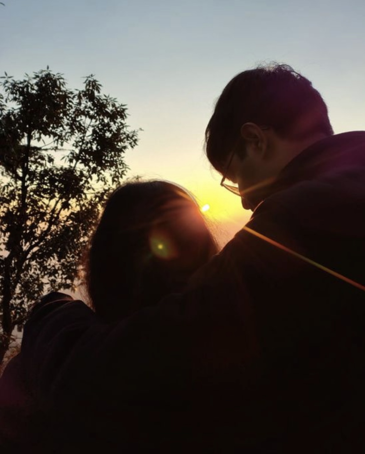 NGOẠI TÌNH SAU LƯNG VỢ