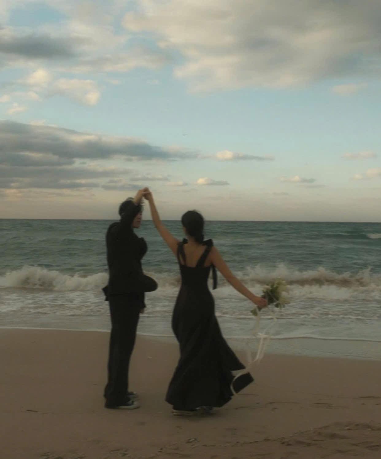 NGƯỜI TRONG MỘNG CỦA ANH QUAY VỀ, TÔI NHƯỜNG CHỖ