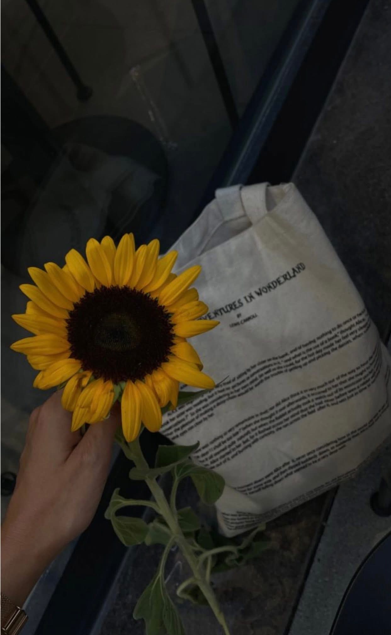 ÁNH MẮT NGỌT NGÀO