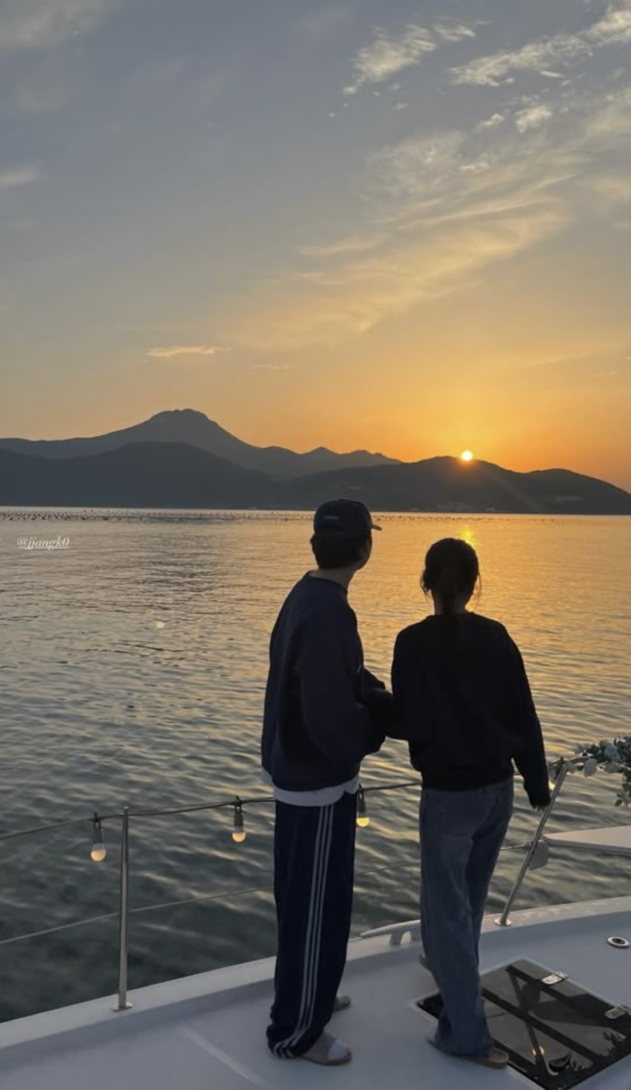 BỊ CHỒNG BẮT GẶP KHI ĐANG ÔM BẠN TRAI