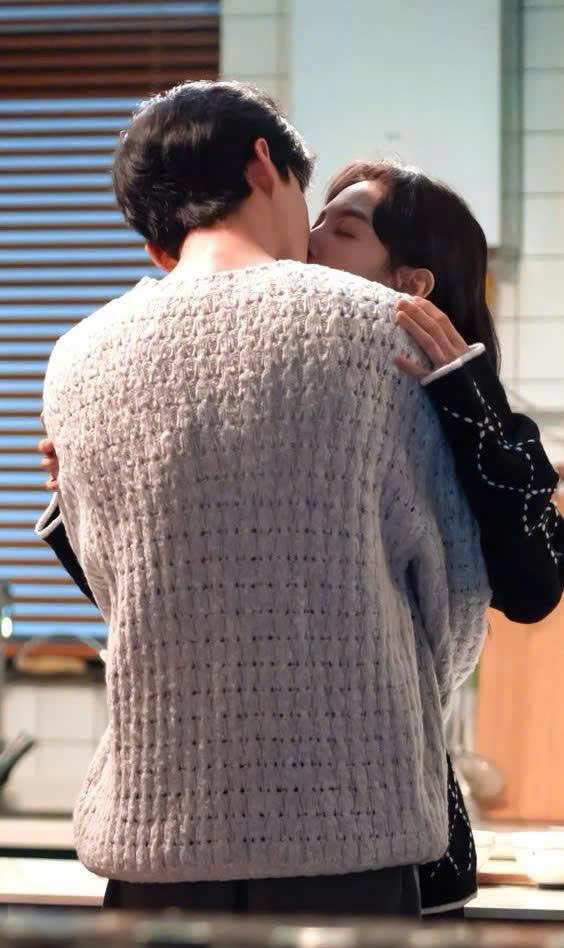 Khi Bạn Cùng Phòng Thành Chị Dâu Tôi