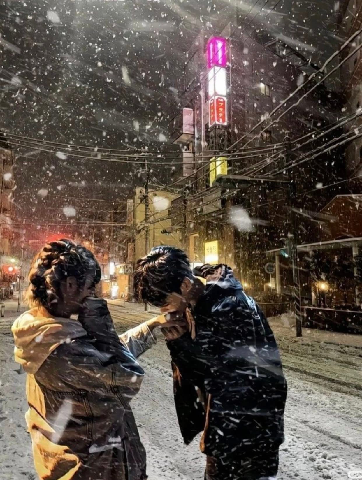 CHỒNG CÓ EM GÁI NHỎ