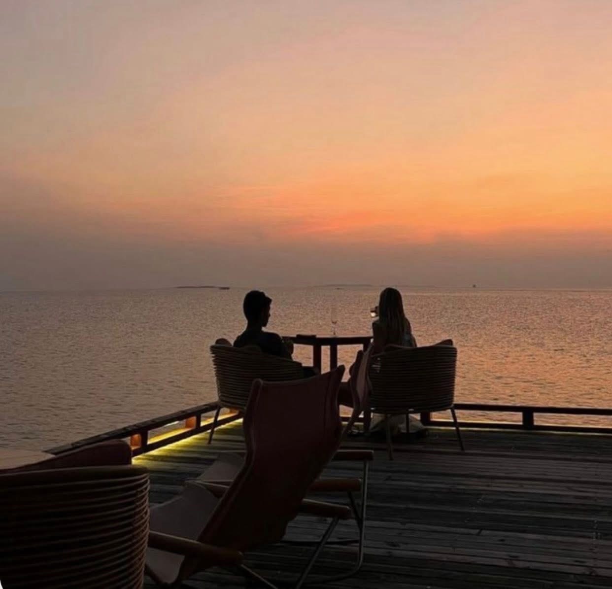 CHỒNG ĐƯA TIỂU TAM ĐI NÂNG NGỰC