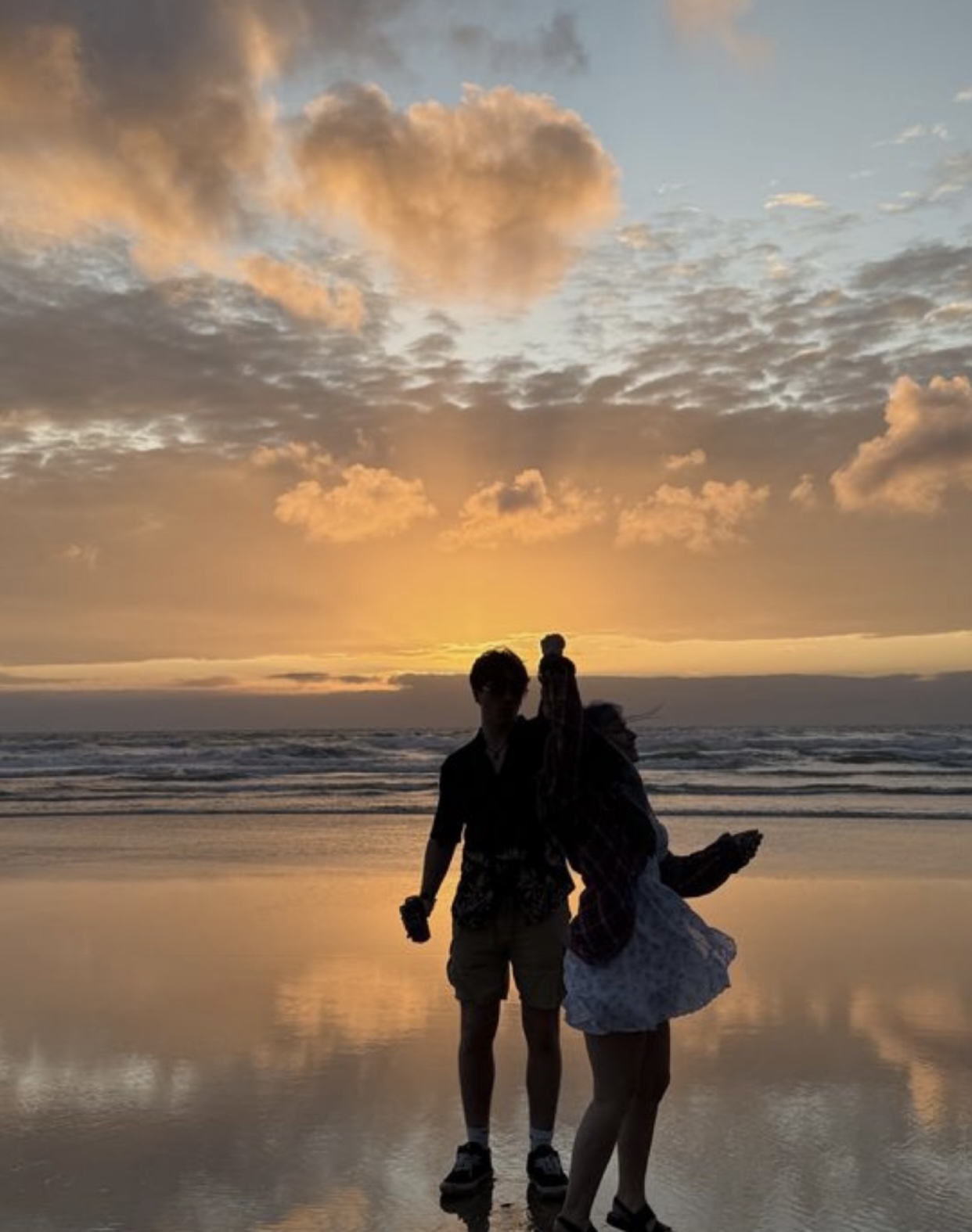 MÂY TAN TRĂNG SÁNG