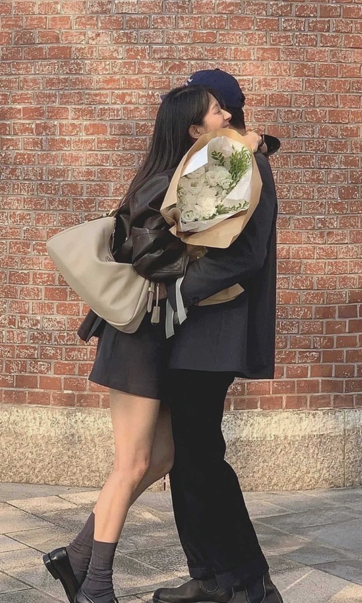 IM LẶNG, QUAY NGƯỜI RỜI ĐI