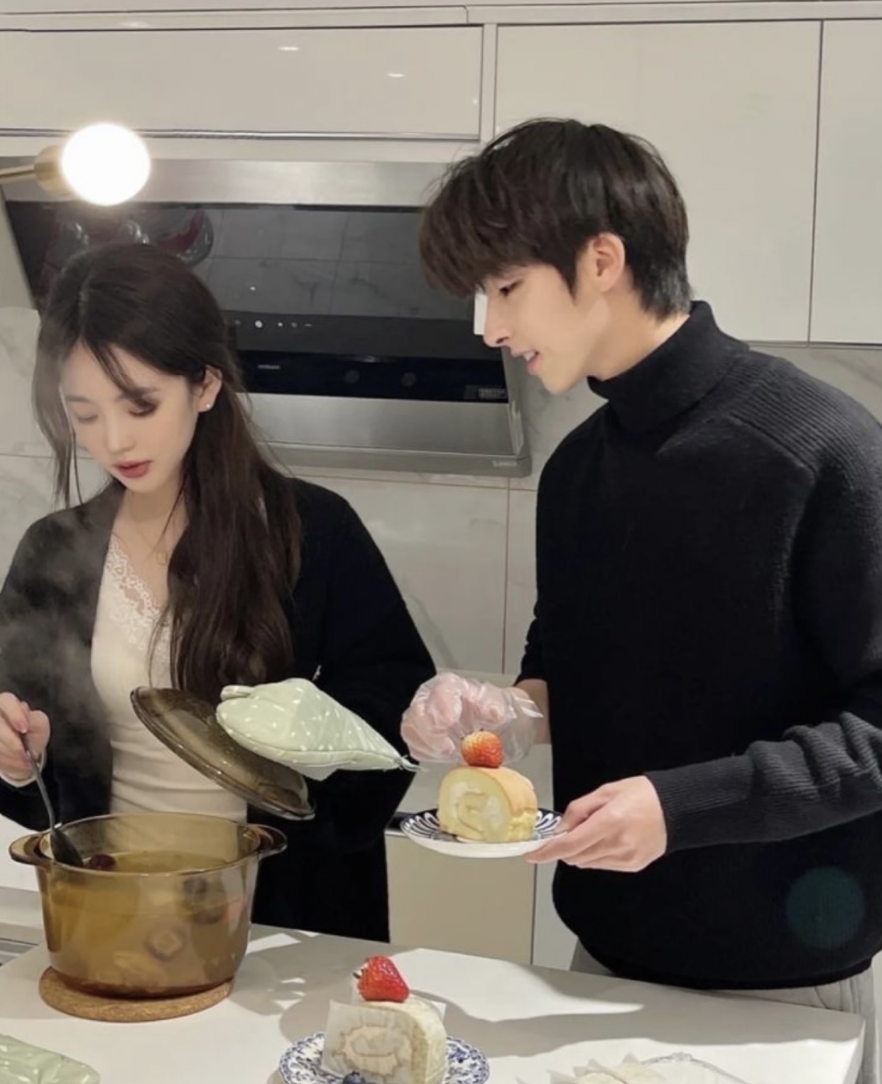 CƯỠNG HÔN TRAI ĐẸP