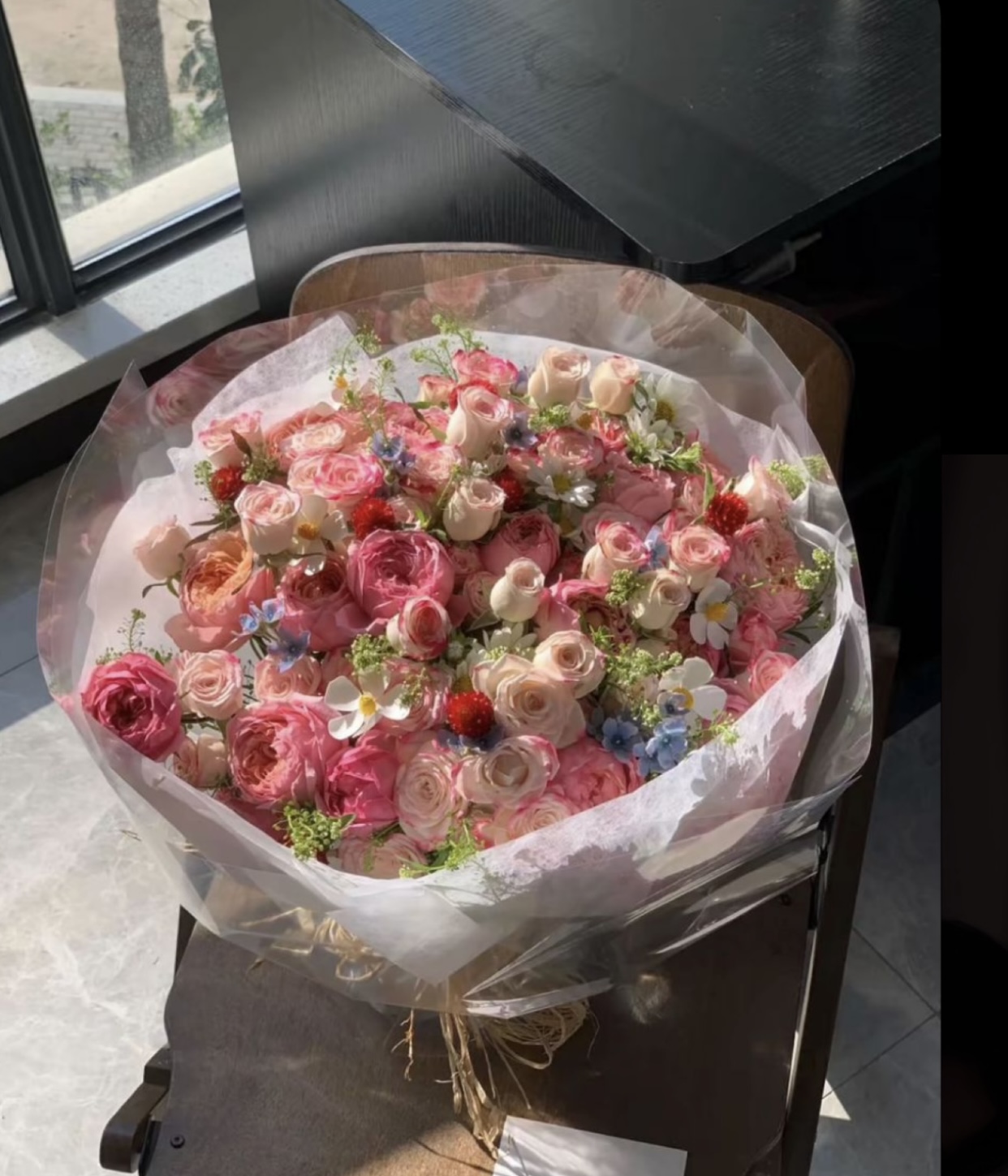 TẤM ẢNH BỊ LỘ