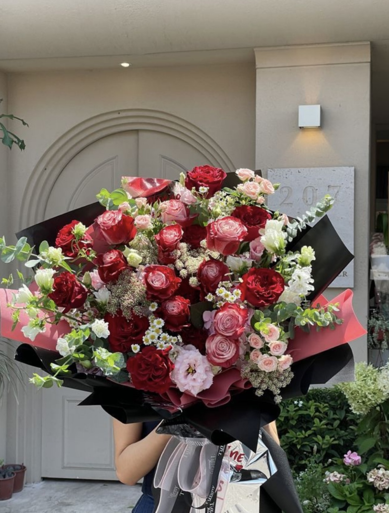 HỢP ĐỒNG HẾT, TÌNH YÊU CÒN