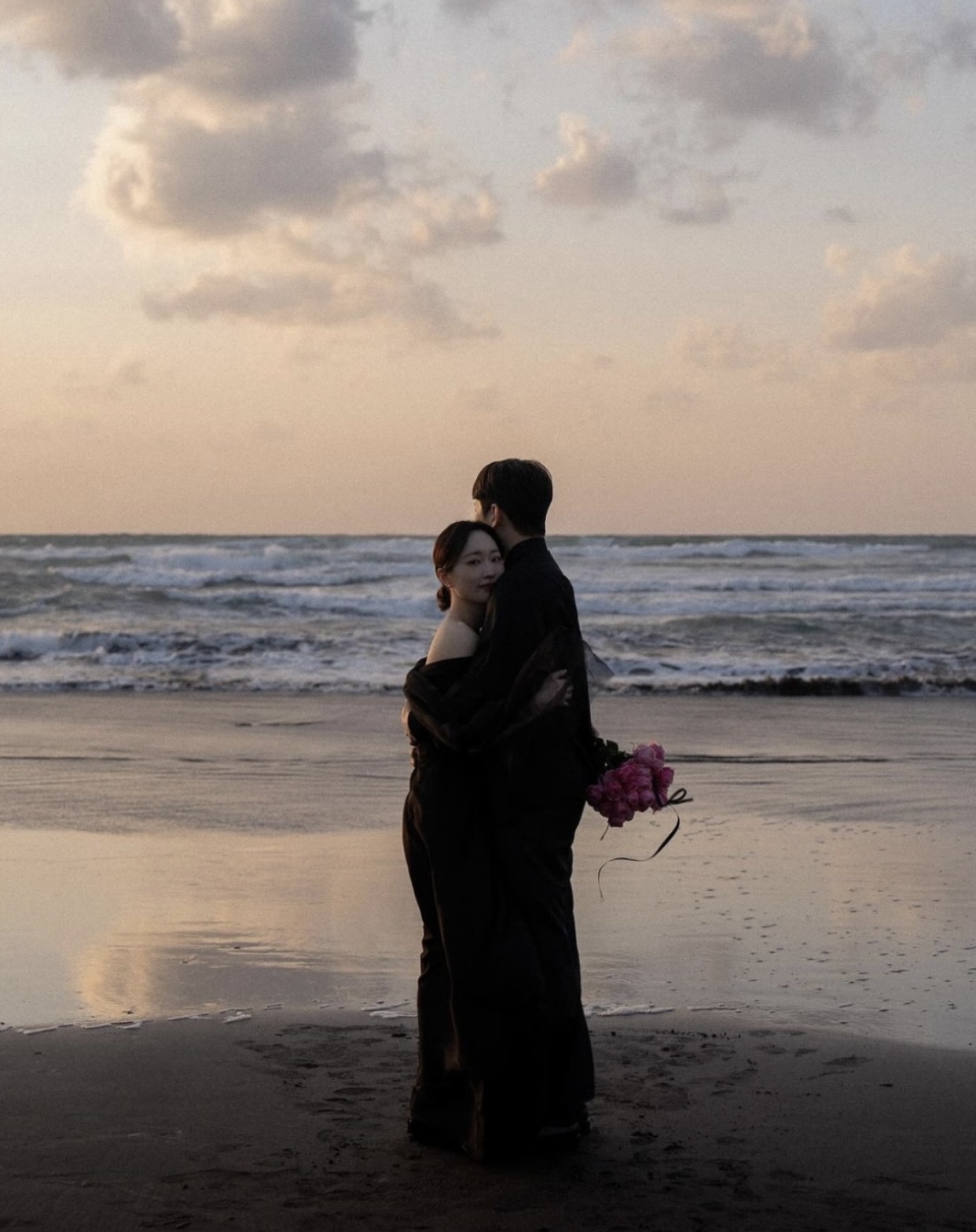 TÌNH YÊU ĐÍCH THỰC LÀ GIẢ DỐI