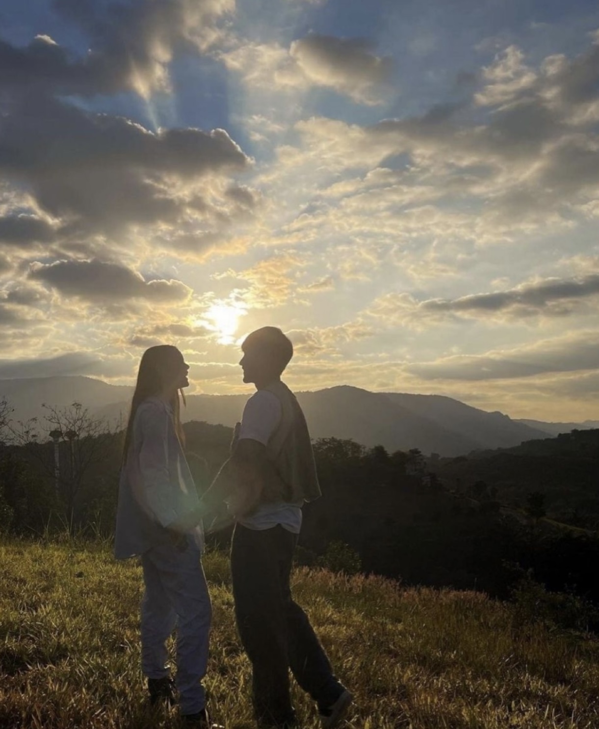 ĐÁM CƯỚI ĐÓ CÔ DÂU KHÔNG PHẢI TÔI