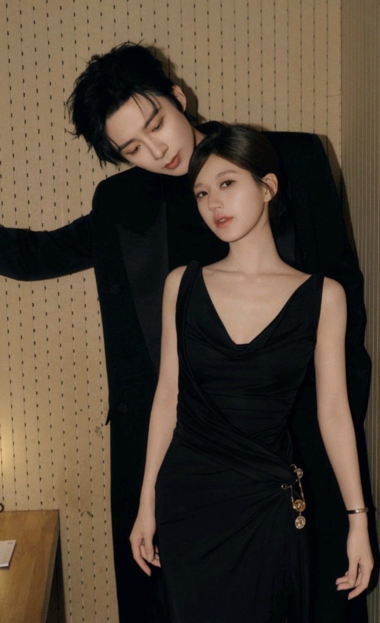 RẮN LỤA VÀNG ĐƯỢC PHẬT TỬ BAO NUÔI