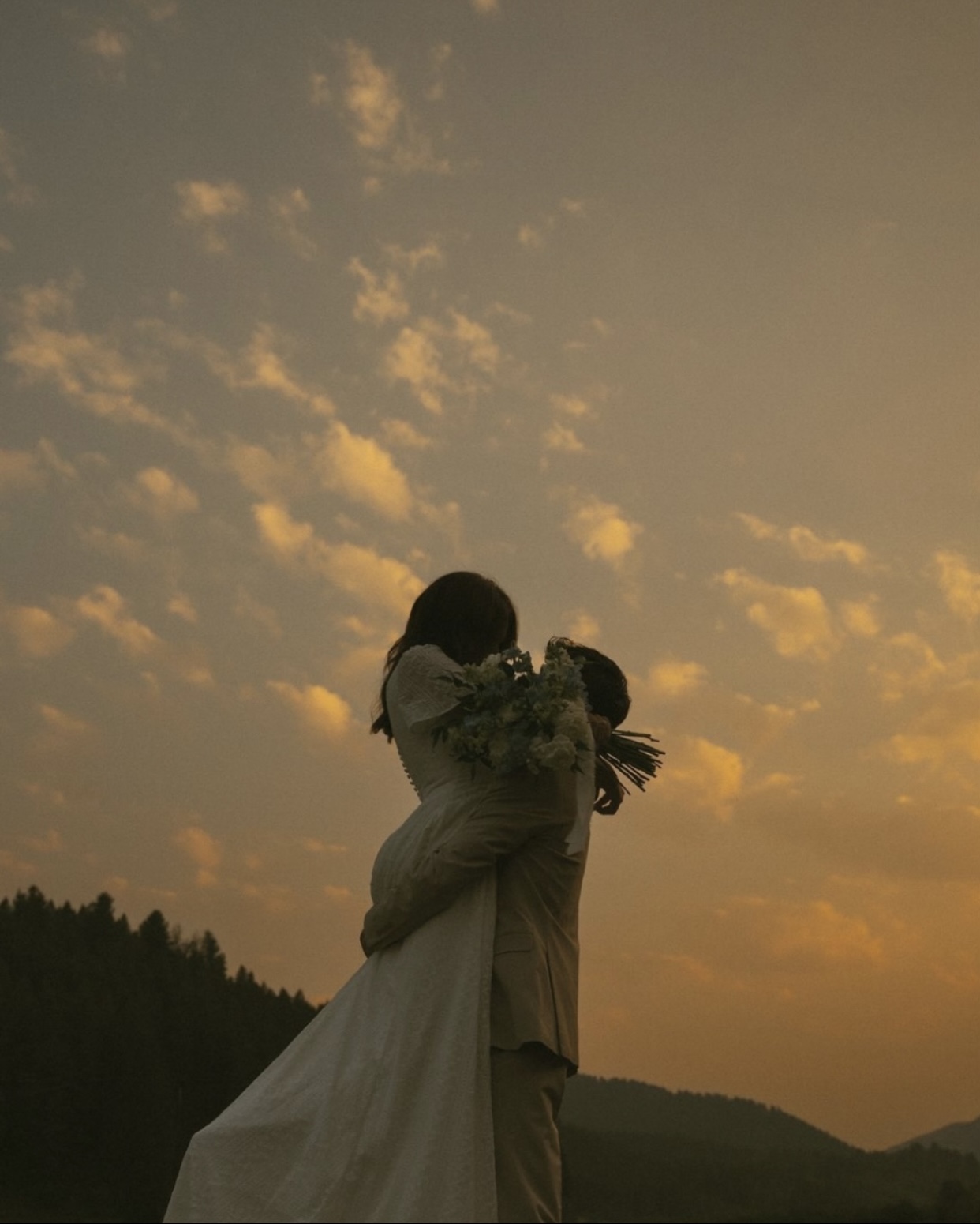 HAI THÁNG KHÔNG HỒI ÂM