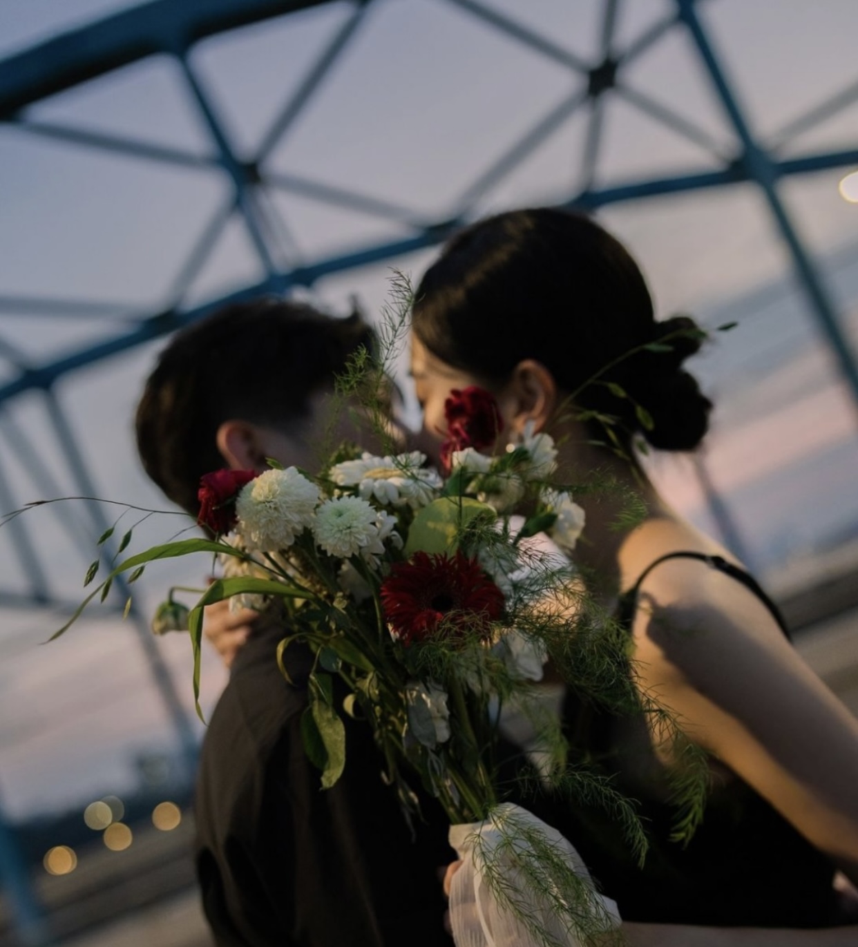 TÌNH YÊU KẾT THÚC NHƯNG KHÔNG AI MUỐN RỜI ĐI