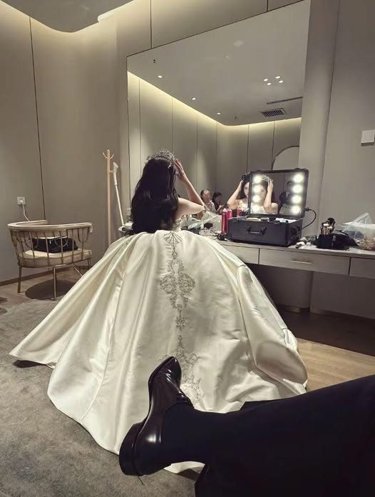 Chiếc Váy Cưới Của Người Khác