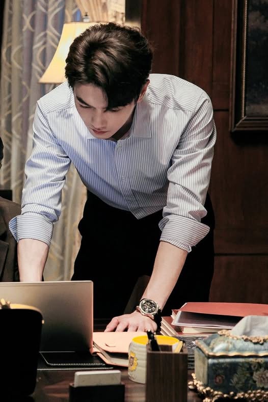 Giáo Sư Lịch Sử Và Cô Nàng Ngôn Tình