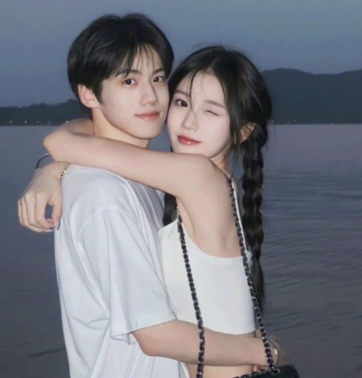 TÌNH YÊU BẮT ĐẦU TỪ KHOẢNH KHẮC