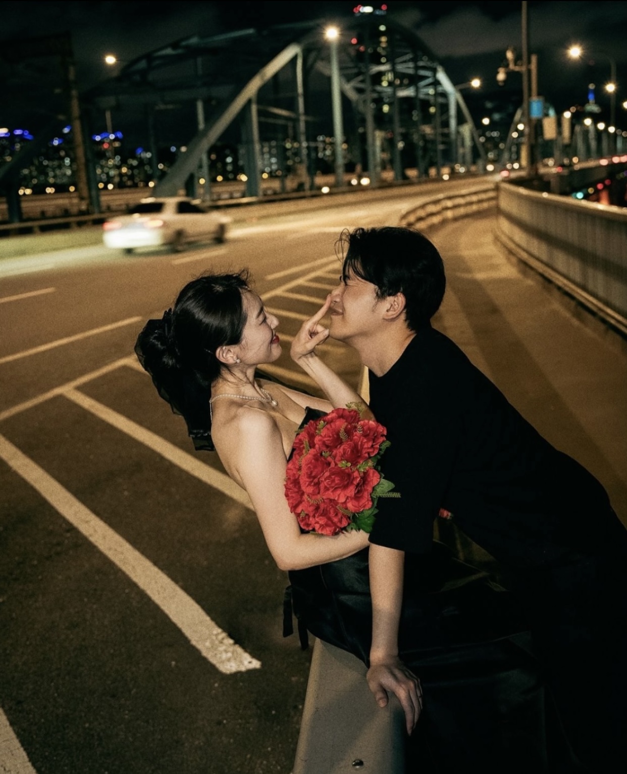 VỊ HÔN PHU HUỶ HÔN, TÔI CHUYỂN SANG LÀM KẺ THÙ CỦA ANH TA