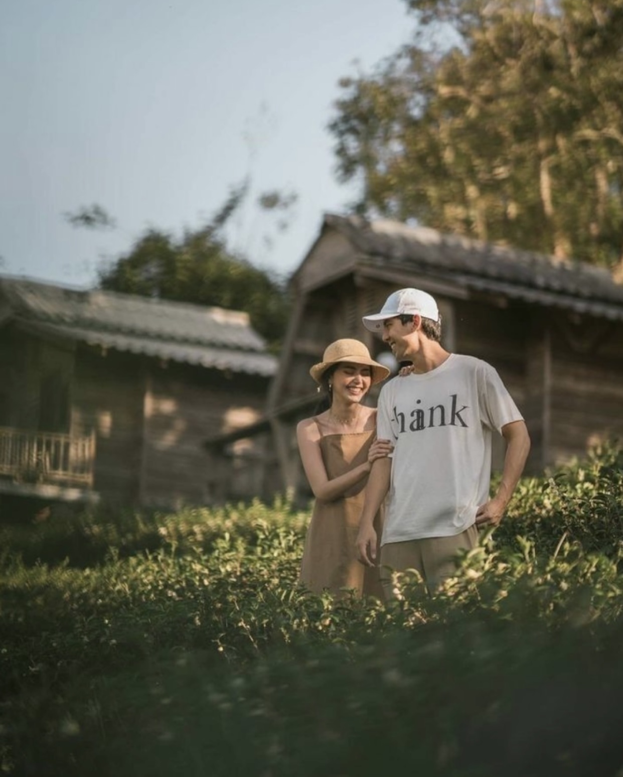 CHỒNG DẪN PHỤ NỮ MANG THAI SÁU THÁNG VỀ NHÀ