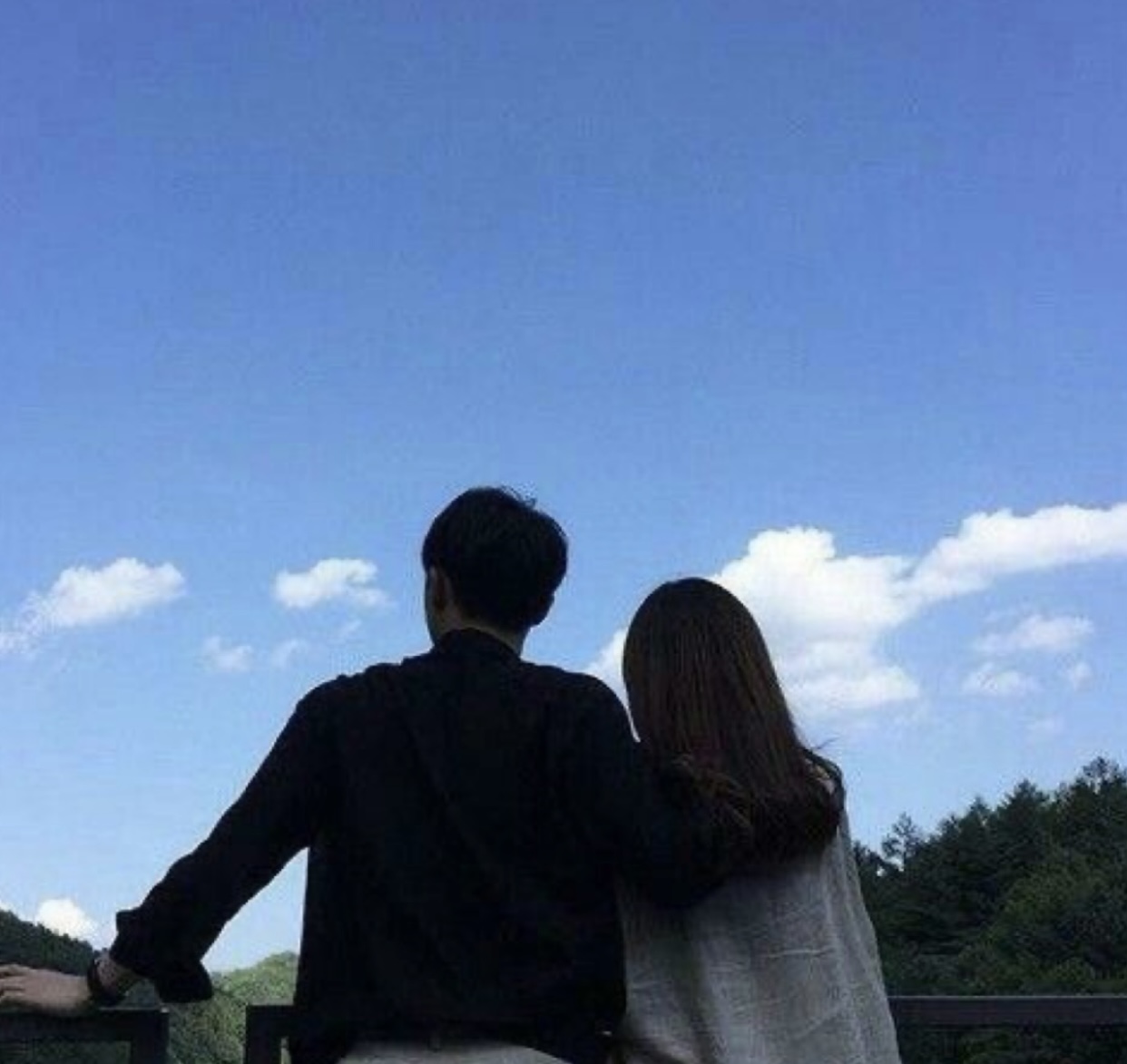 QUÁ KHỨ VÀ HIỆN TẠI