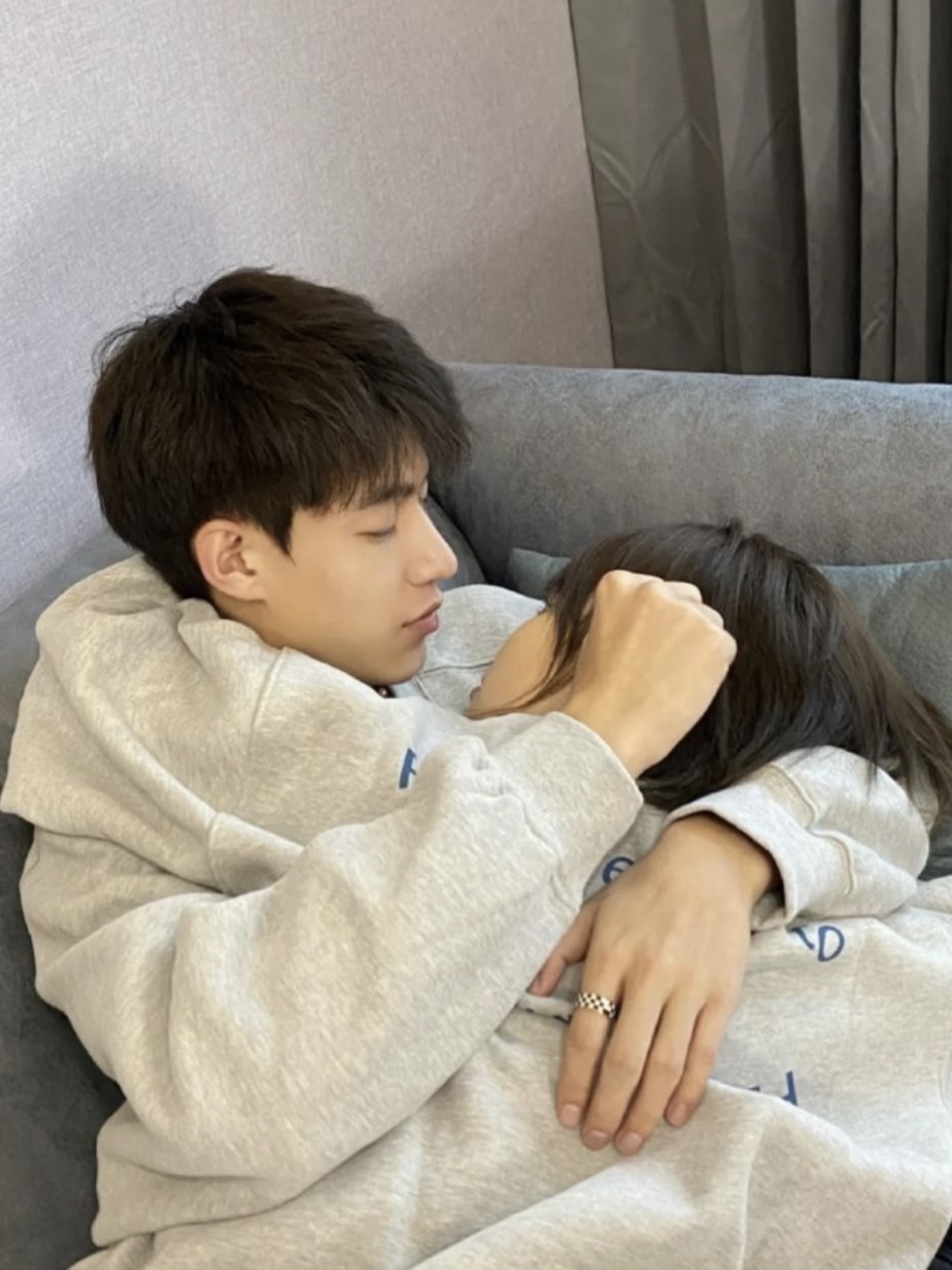 SẾP NHỜ TÔI CHO CÁ ĂN