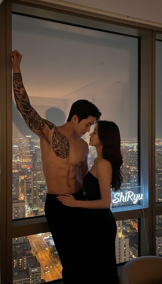 ÂM DƯƠNG THÁNH BỐI