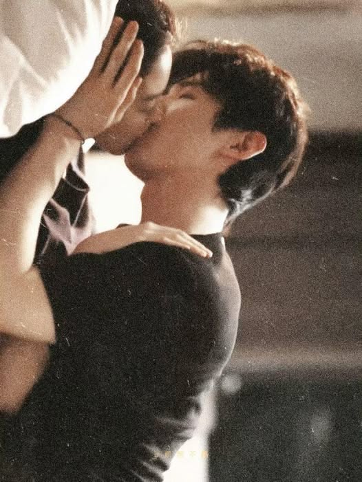 Bị Ép Xem Mắt Nhưng Lại Có Bạn Trai Bí Mật